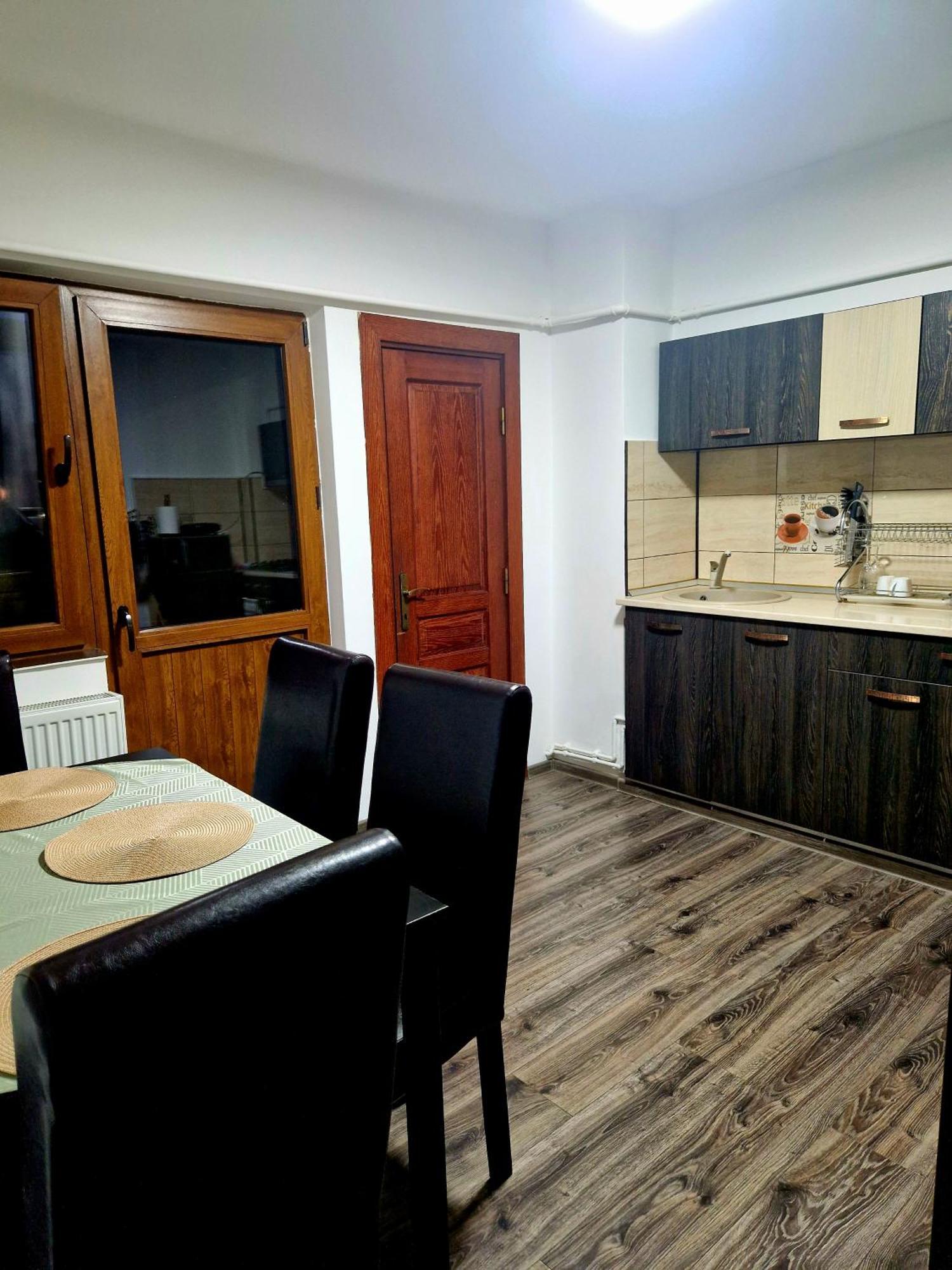 Cozy Appartment In The Center トゥルゴヴィシュテ エクステリア 写真